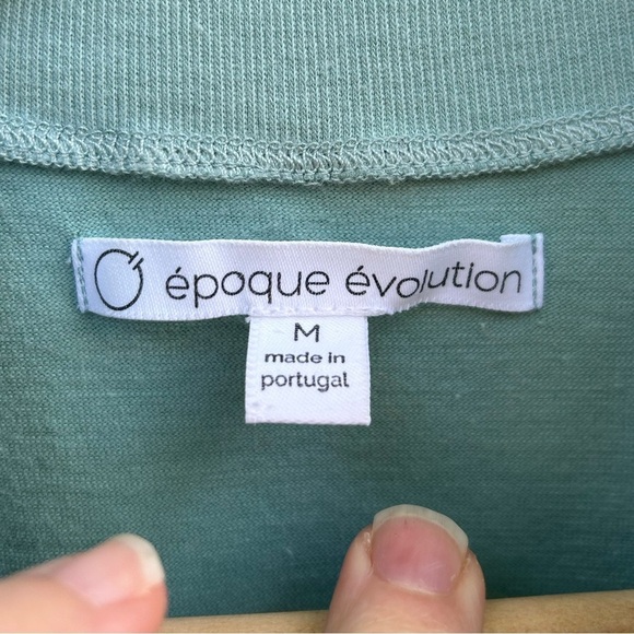 Epoque evolution sleeveless mock neck tee, size M - Picture 5 of 7